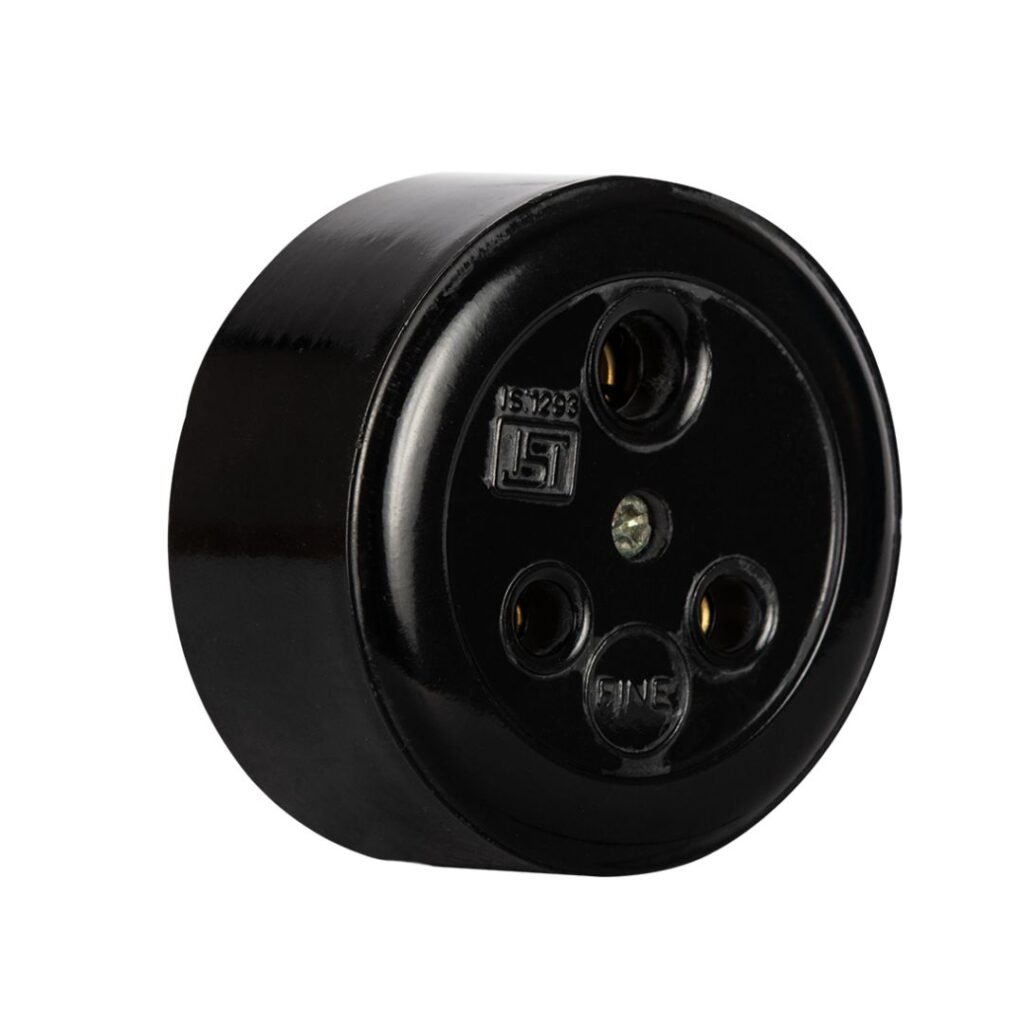 FINE 3 PIN ROUND SOCKET 6A -240V - Ludhiana Spare Centre